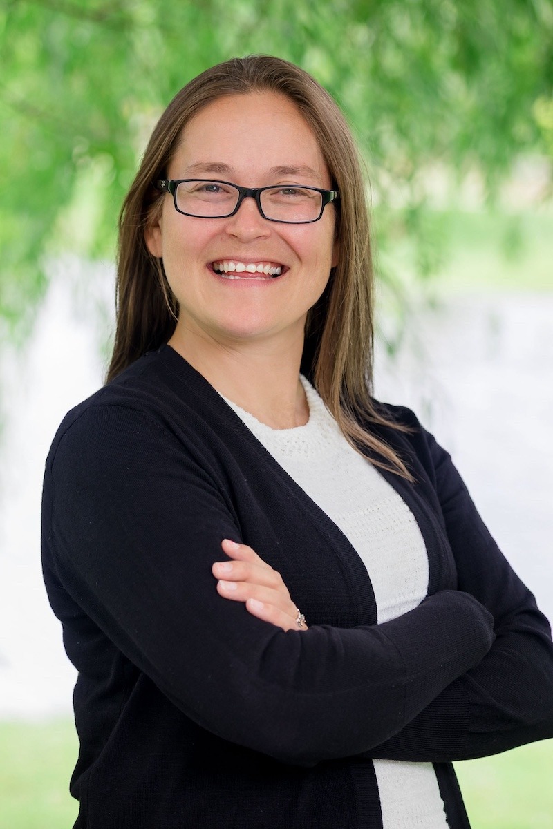 sara hutchison headshot